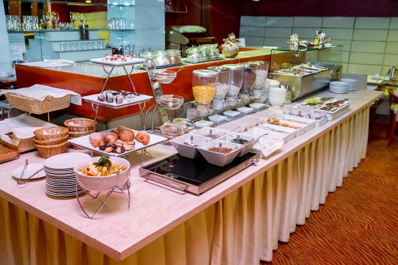 Hotel Academic Zwoleń Zewnętrze zdjęcie
