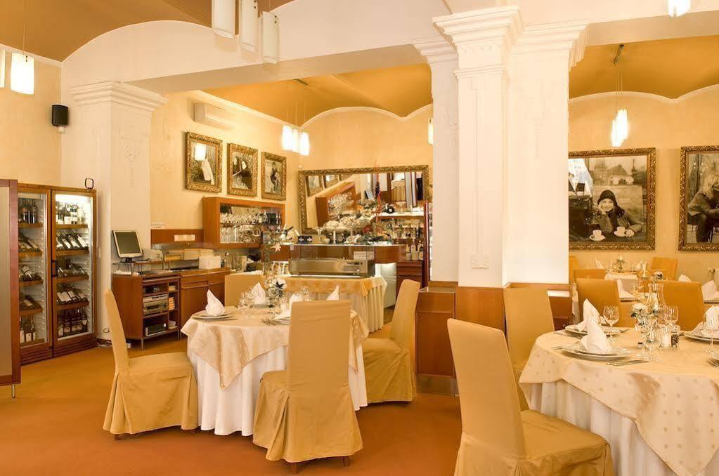 Hotel Academic Zwoleń Zewnętrze zdjęcie